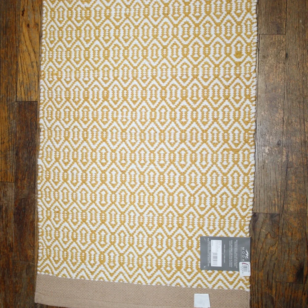 Pottery Barn. Moda at home enterprise. Carmen Bath Mat. Sz. 20″ x 32″